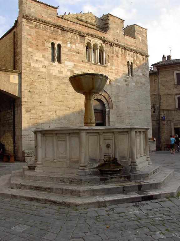 Hotel Palazzo Brunamonti Bevagna Exterior foto